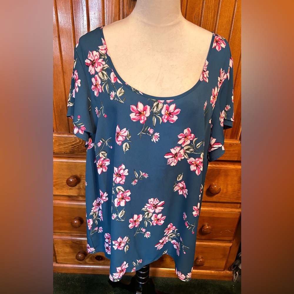 Torrid Georgette flutter sleeves size 3